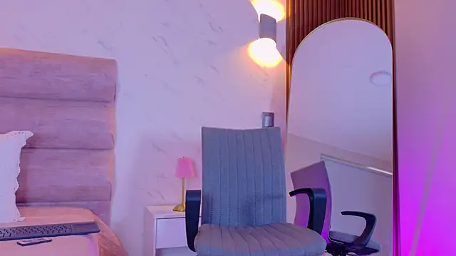 Mia Cullen online show from February 2026 12:32:02 PM