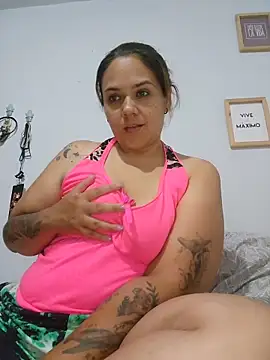 LoreinnFox online show from May 2026 03:56:01 AM