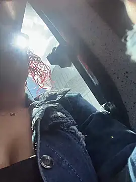 Snapshot of Ari_Bakker chatting on December 2025 06:57:02 PM Ari Bakker online show from December 2025 06:57:02 PM