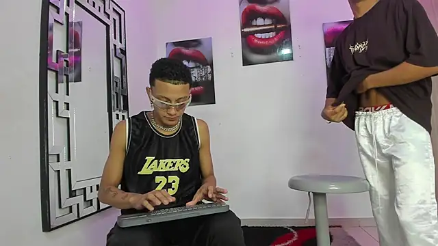 COUPLES BOYS online show from December 2025 07:25:01 AM