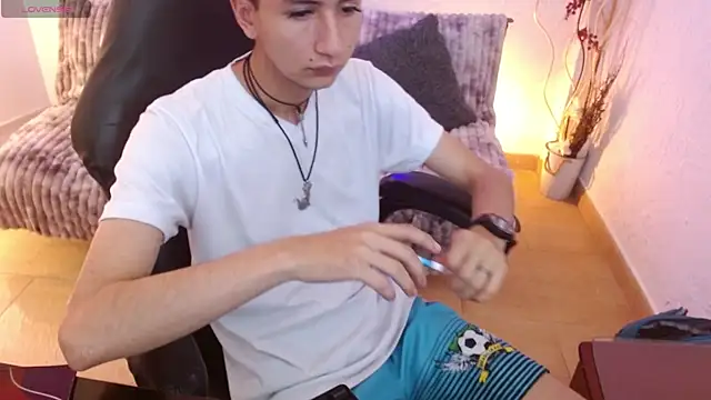 AngelRonson  online show from December 2025 09:53:01 PM