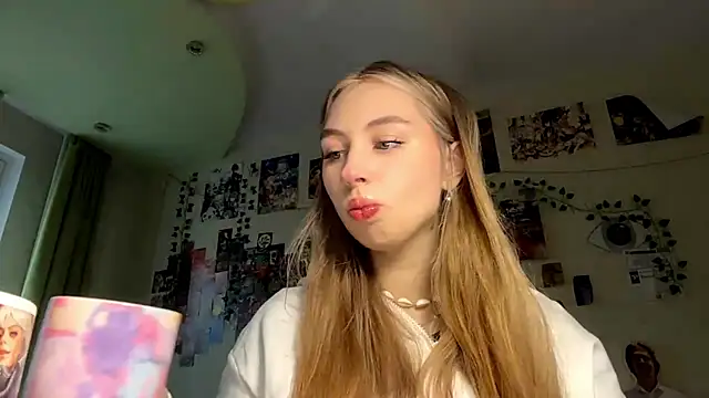 Snapshot of AmandaVyhnal chatting on November 2025 11:35:01 AM AmandaVyhnal online show from November 2025 11:35:01 AM