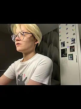 Snapshot of LunaDoreann chatting on December 2025 01:42:01 PM LunaDoreann online show from December 2025 01:42:01 PM