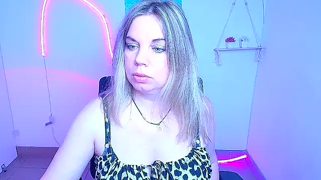 Amanda Swannn online show from April 2026 12:09:02 PM