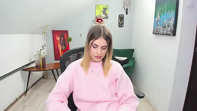 SarahOwenn online show from December 2025 01:28:02 PM