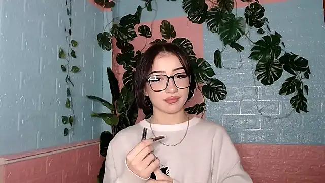 Snapshot of Sweeet_Sss chatting on December 2025 04:02:01 PM Sweeet Sss online show from December 2025 04:02:01 PM