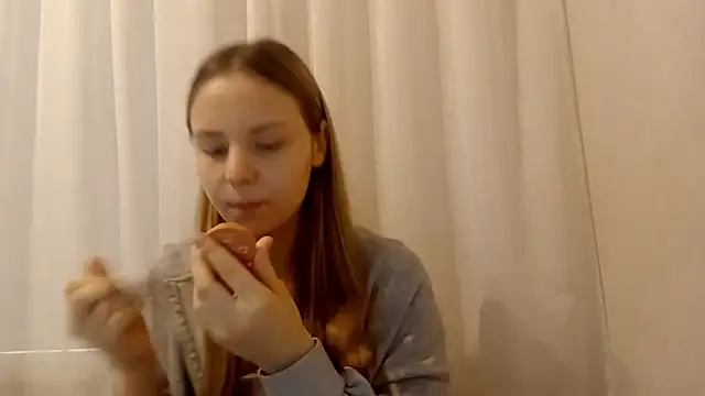 Snapshot of CrackShirker chatting on February 2026 07:26:01 AM CrackShirker online show from February 2026 07:26:01 AM