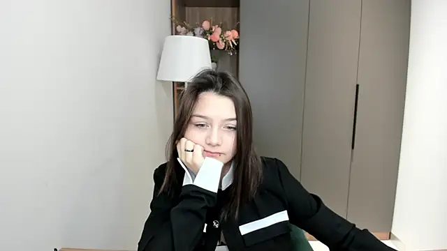 Snapshot of TabethaCaverly chatting on December 2025 09:18:02 AM TabethaCaverly online show from December 2025 09:18:02 AM