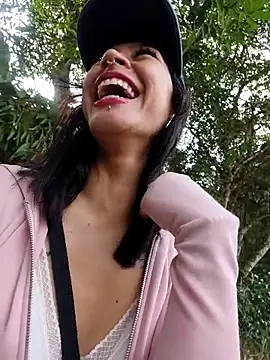Snapshot of Ounla_Sweet chatting on May 2026 12:21:02 PM Ounla Sweet online show from May 2026 12:21:02 PM