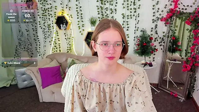 Mia Mooore online show from December 2025 02:01:02 PM