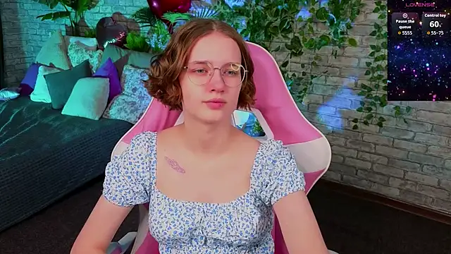 Mia Mooore online show from February 2026 01:28:02 PM