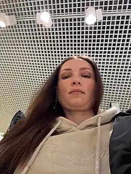 ZaraHill online show from December 2025 03:58:02 AM