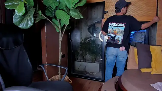 isaac grimm online show from April 2026 02:56:01 AM