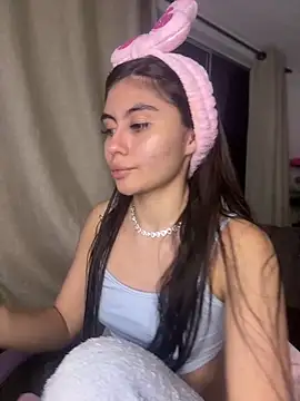 Snapshot of Stormi_Thompsonn_ chatting on November 2025 12:25:01 AM Stormi Thompsonn online show from November 2025 12:25:01 AM