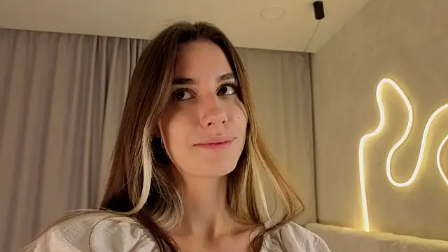 NilaBartkus online show from December 2025 05:18:02 PM