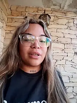 Lindalatina2001 online show from April 2026 07:27:02 PM