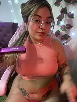 Snapshot of Lindalatina2001 chatting on June 2026 01:40:01 AM Lindalatina2001 online show from June 2026 01:40:01 AM