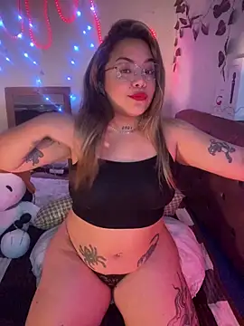 Snapshot of Lindalatina2001 chatting on June 2026 06:47:01 PM Lindalatina2001 online show from June 2026 06:47:01 PM