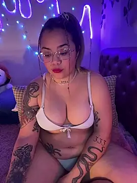 Snapshot of Lindalatina2001 chatting on June 2026 06:34:02 PM Lindalatina2001 online show from June 2026 06:34:02 PM