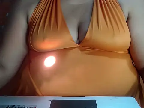 karolbb0 online show from December 2025 06:48:02 PM