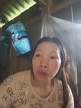 Snapshot of Evelyn-n chatting on July 2026 03:43:02 AM Evelyn-n online show from July 2026 03:43:02 AM