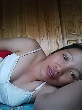 Snapshot of Evelyn-n chatting on July 2026 11:04:02 PM Evelyn-n online show from July 2026 11:04:02 PM