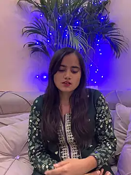 Snapshot of cute-kh chatting on December 2025 07:13:02 AM cute-kh online show from December 2025 07:13:02 AM