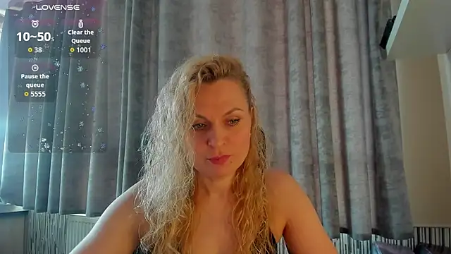 LanaLight x online show from April 2026 02:00:01 PM