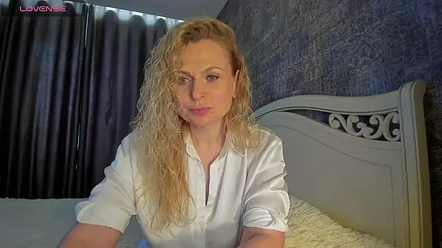 LanaLight x online show from June 2026 02:15:02 PM