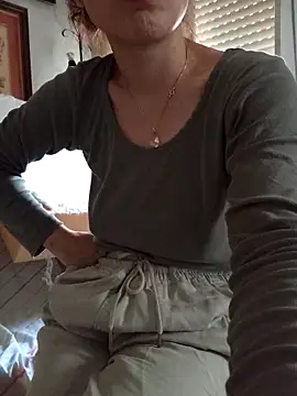 gatitachula93 online show from April 2026 06:42:01 PM