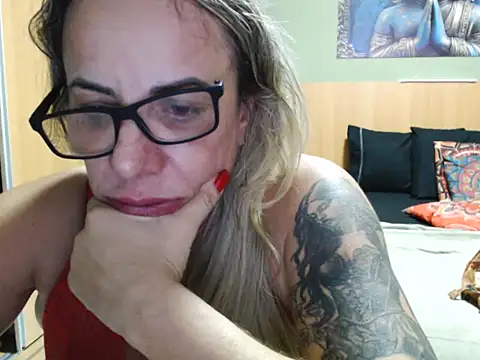 Snapshot of Eupholia chatting on December 2025 03:25:01 AM Eupholia online show from December 2025 03:25:01 AM