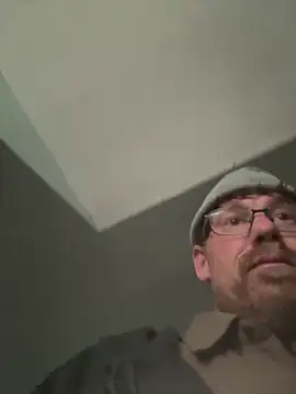 Snapshot of BamaBoi40AL chatting on December 2025 01:28:02 PM BamaBoi40AL online show from December 2025 01:28:02 PM