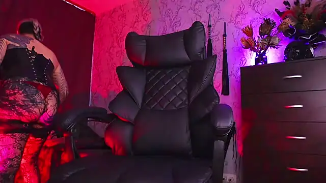 MistressDarkSindel online show from August 2026 04:01:02 PM