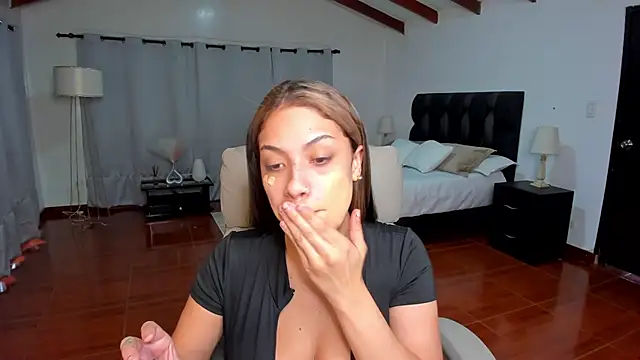 Zara Wolf  online show from December 2025 12:12:01 PM