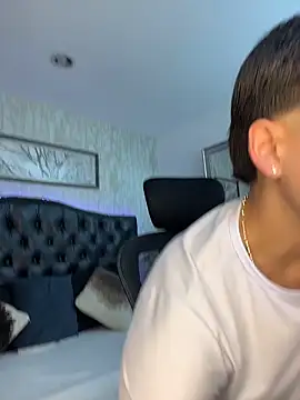 Lander Cruz online show from March 2026 07:54:01 PM