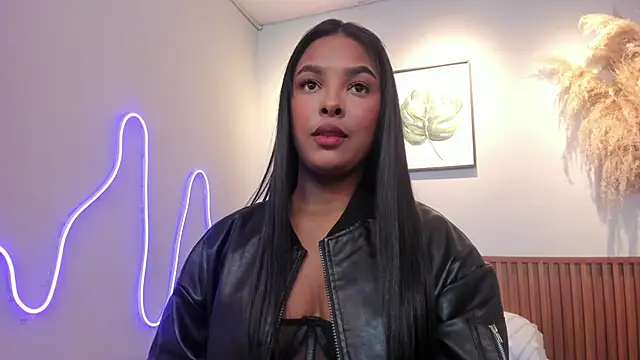 MIAROGGERSS online show from April 2026 03:59:01 AM