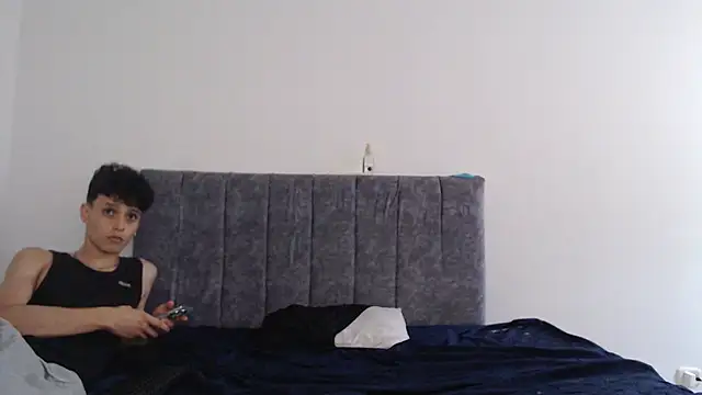 hottie couplee online show from March 2026 10:46:01 PM