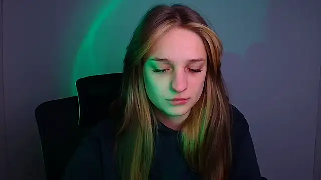 Katie Rosiee online show from December 2025 10:18:02 PM