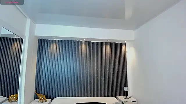 TiffanyHoustton online show from February 2026 11:48:02 AM