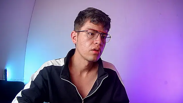 nicolatinboy online show from February 2026 09:05:02 PM