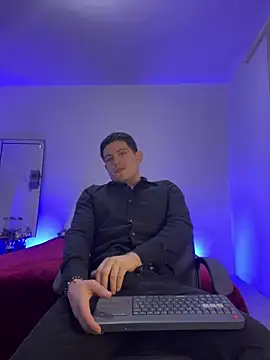 williamsmiiths16 online show from April 2026 11:45:02 AM