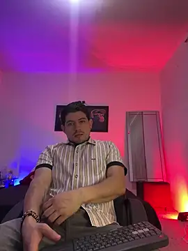 Snapshot of williamsmiiths16 chatting on May 2026 10:01:01 AM williamsmiiths16 online show from May 2026 10:01:01 AM