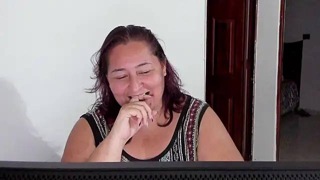 Snapshot of VioletBruces chatting on December 2025 11:46:01 PM VioletBruces online show from December 2025 11:46:01 PM