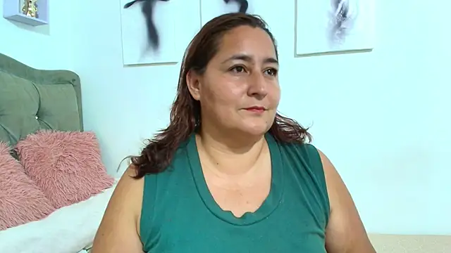 Snapshot of VioletBruces chatting on January 2026 11:31:01 PM VioletBruces online show from January 2026 11:31:01 PM