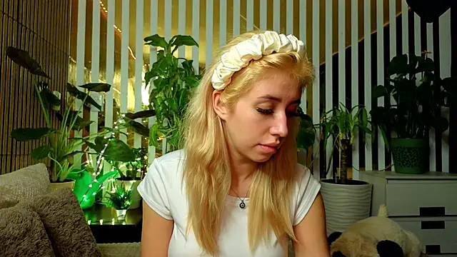 Snapshot of FlowweerGirl chatting on December 2025 10:26:01 PM FlowweerGirl online show from December 2025 10:26:01 PM