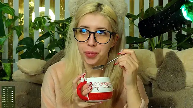 Snapshot of FlowweerGirl chatting on January 2026 09:15:02 AM FlowweerGirl online show from January 2026 09:15:02 AM