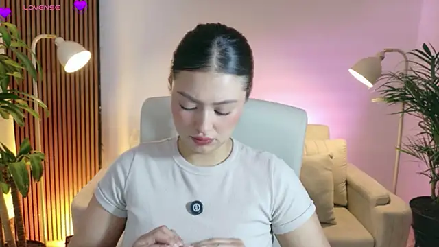 victoria   moon online show from April 2026 01:49:01 PM