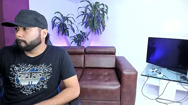 HotThreesoome online show from December 2025 12:55:01 PM