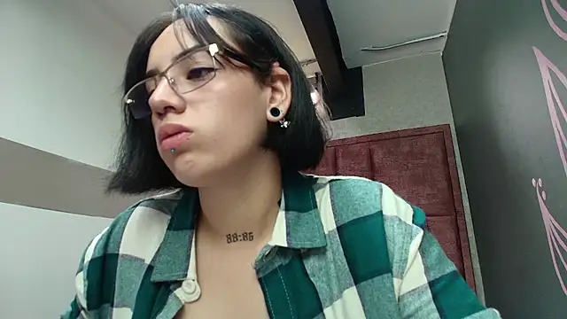 Snapshot of Kiara_Fox__ chatting on April 2026 09:20:02 PM Kiara Fox online show from April 2026 09:20:02 PM