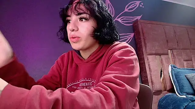 Snapshot of Kiara_Fox__ chatting on May 2026 09:20:02 PM Kiara Fox online show from May 2026 09:20:02 PM